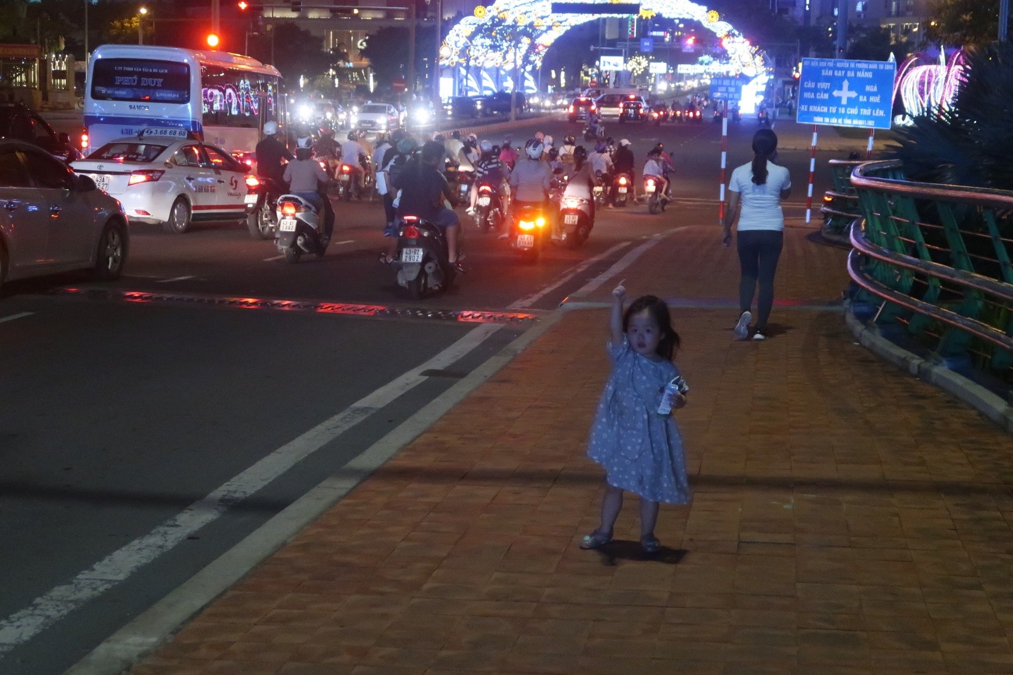 Exploring Da Nang Streets and Dragon Bridge with Sweetie