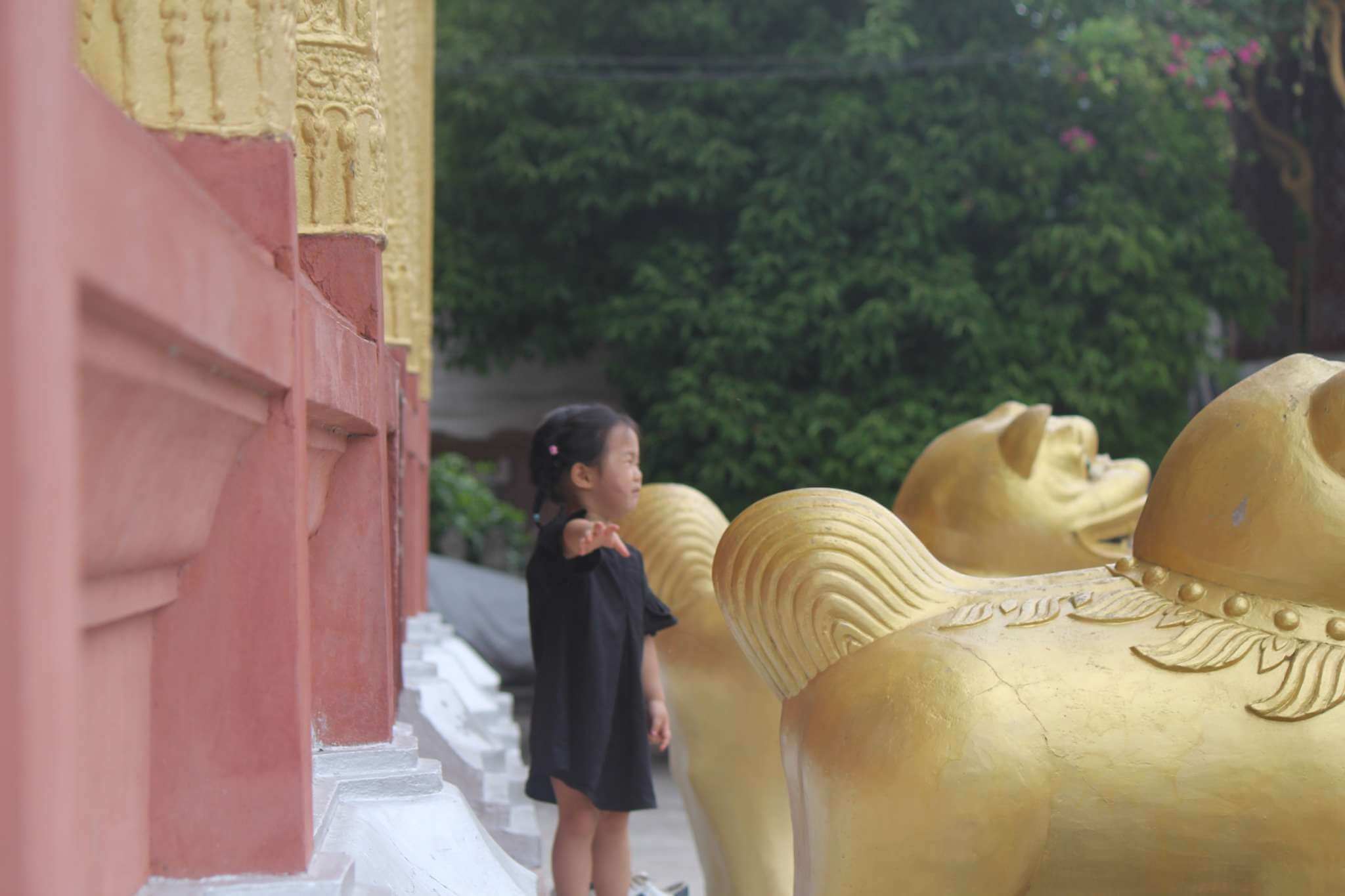 Laos: Exploring Wat Sene and Wat Xieng Thong in Luang Prabang with Sweetie