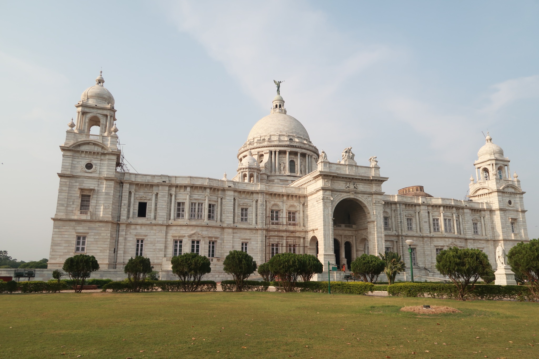 Visiting Victoria Memorial in Kolkata: A Family’s Garden Exploration